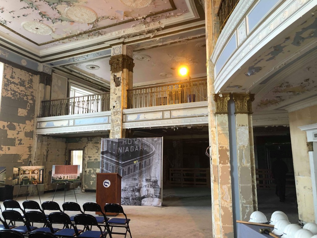 Hotel Niagara lobby. Niagara Falls, NY.
