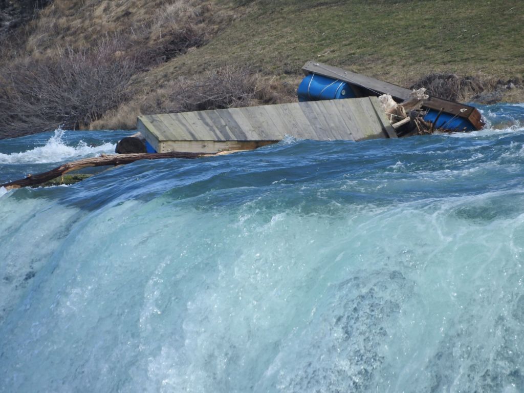 floating barge stuck at Niagara Falls